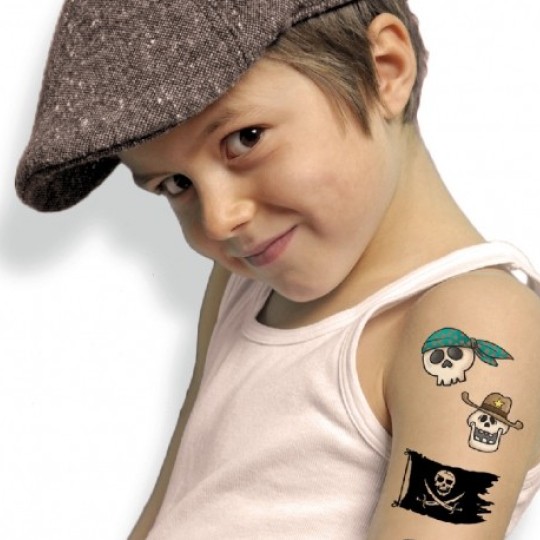 Z_Design_kisfiú_tetoválással